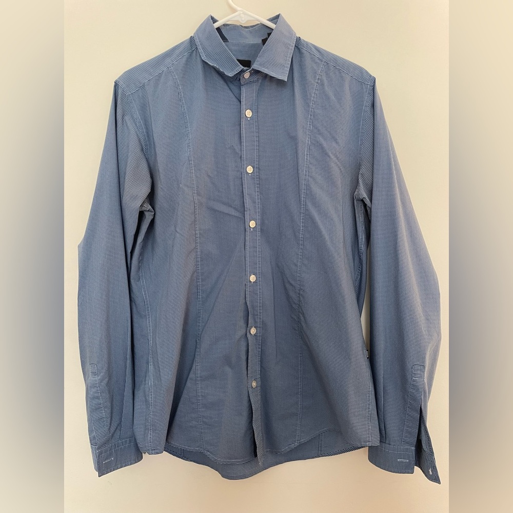 Mens Hugo Boss Button Down. Size Medium. Blue